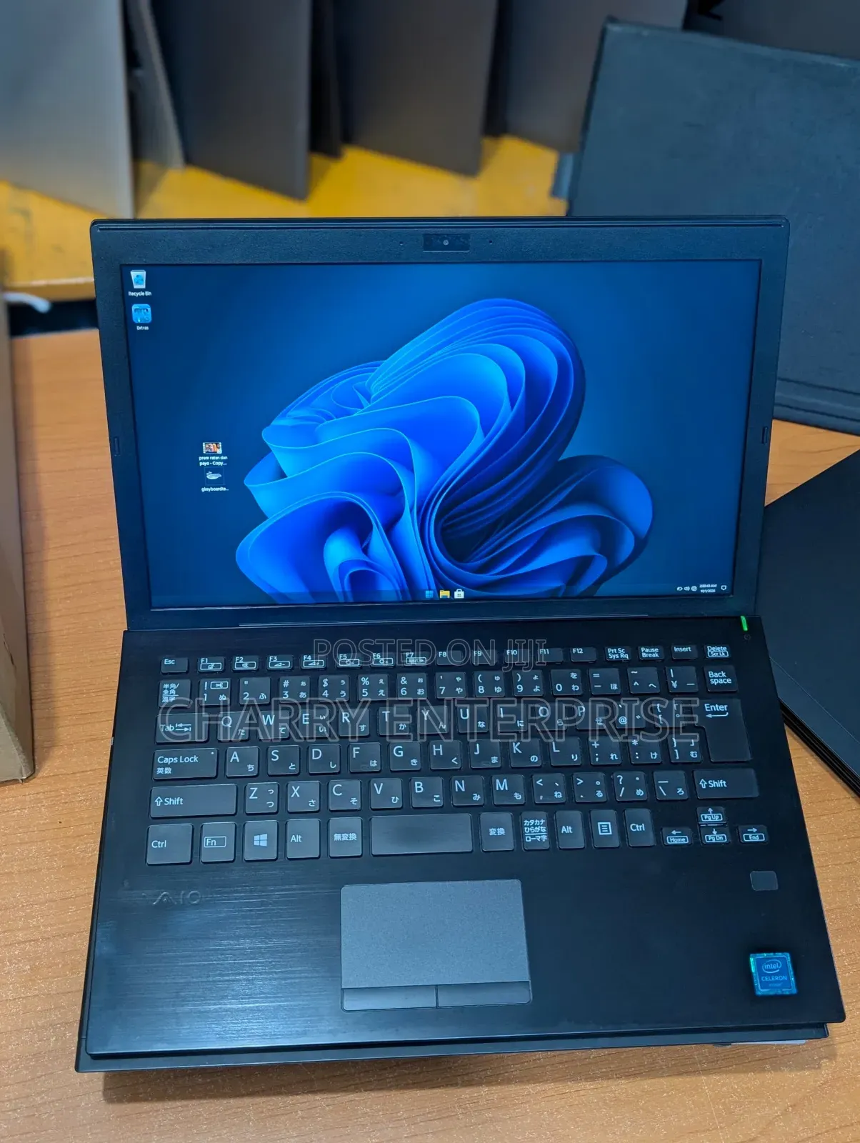 Laptop Sony VAIO Pro SVP1321B4EB.AE1 4GB Intel Celeron SSD 128GB