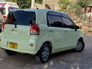 Toyota Porte 2013 Green