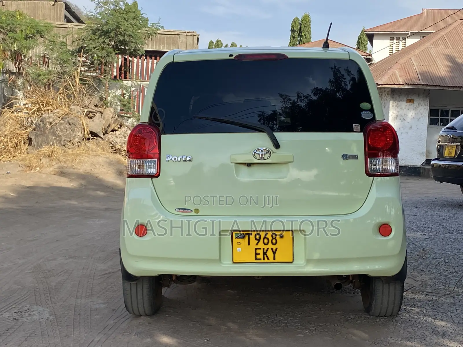 Toyota Porte 2013 Green