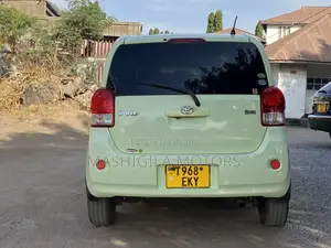 Toyota Porte 2013 Green
