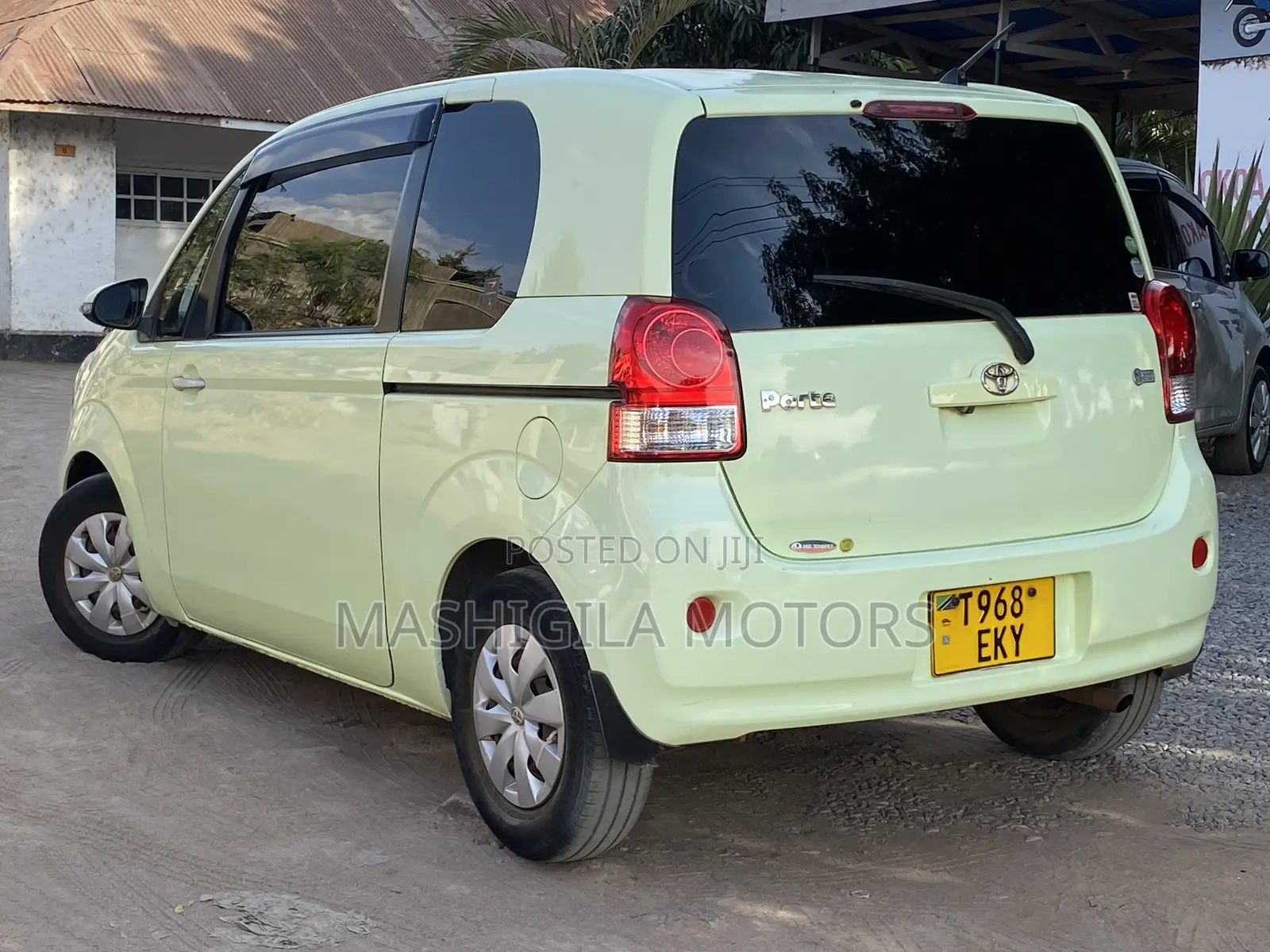 Toyota Porte 2013 Green