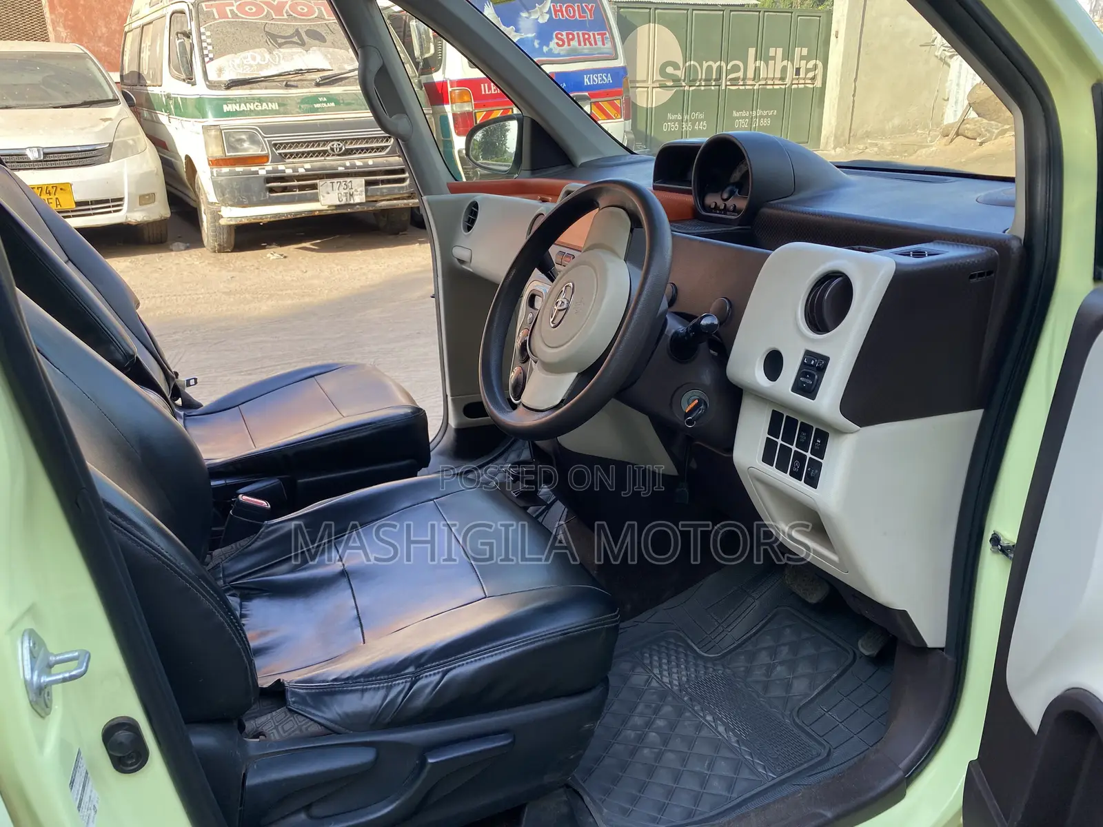 Toyota Porte 2013 Green