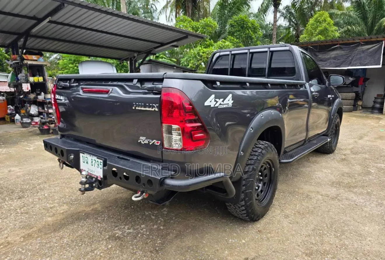 Toyota Hilux 2021 Black