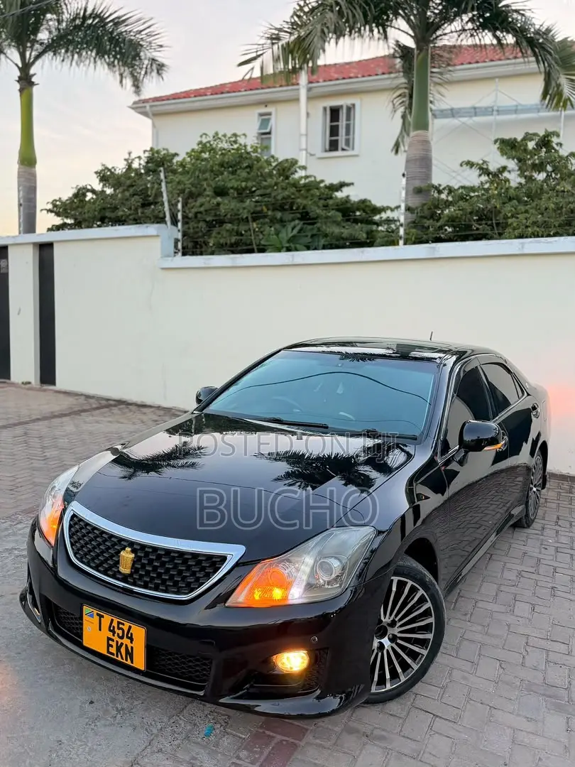 Toyota Crown 2010 Black