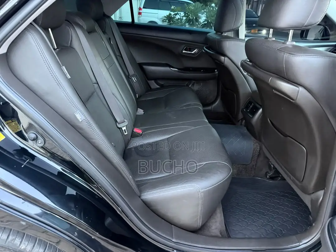 Toyota Crown 2010 Black
