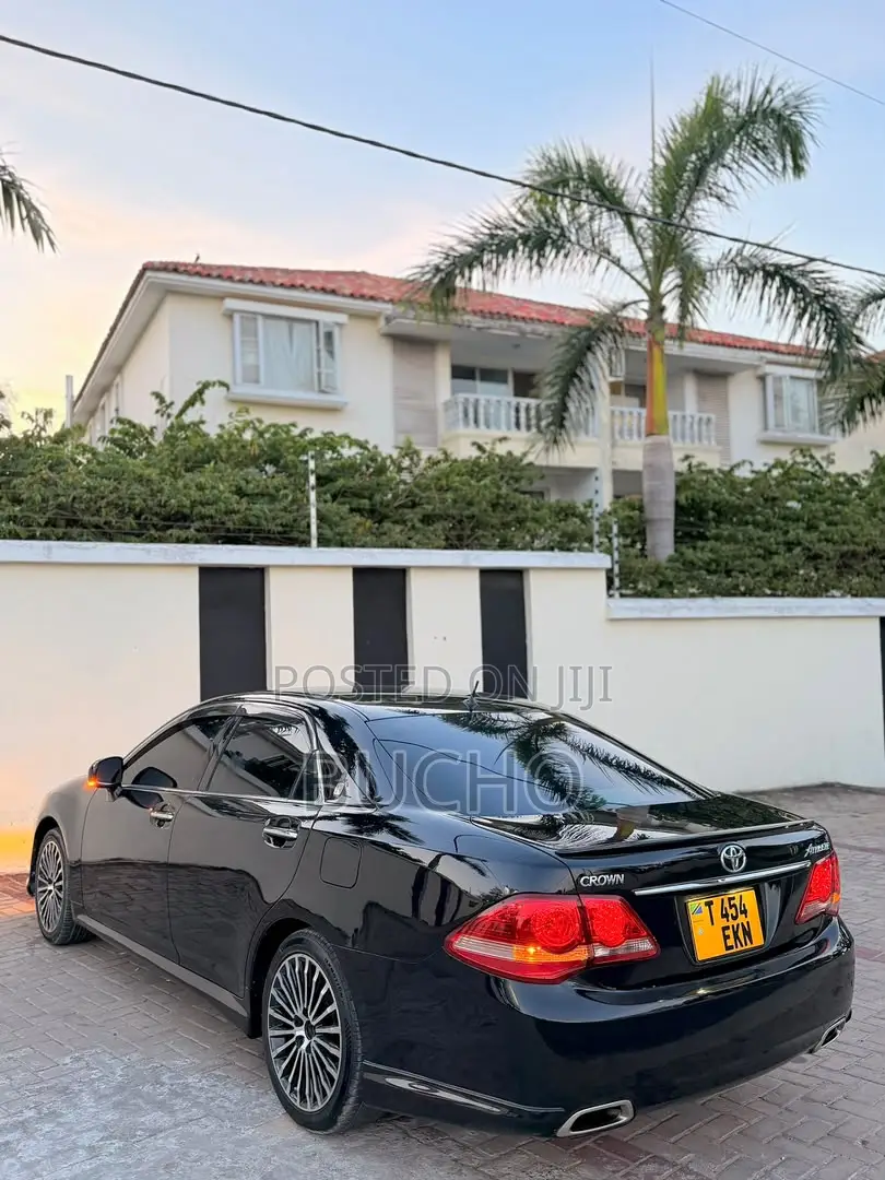 Toyota Crown 2010 Black