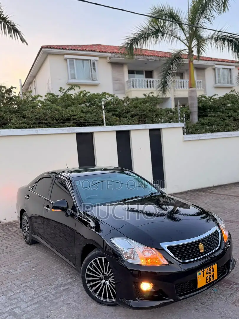 Toyota Crown 2010 Black
