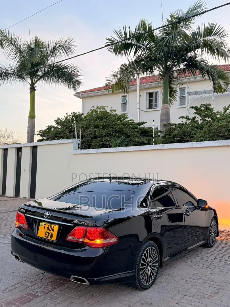 Toyota Crown 2010 Black