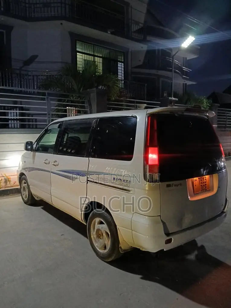 Toyota Noah 2001 Silver