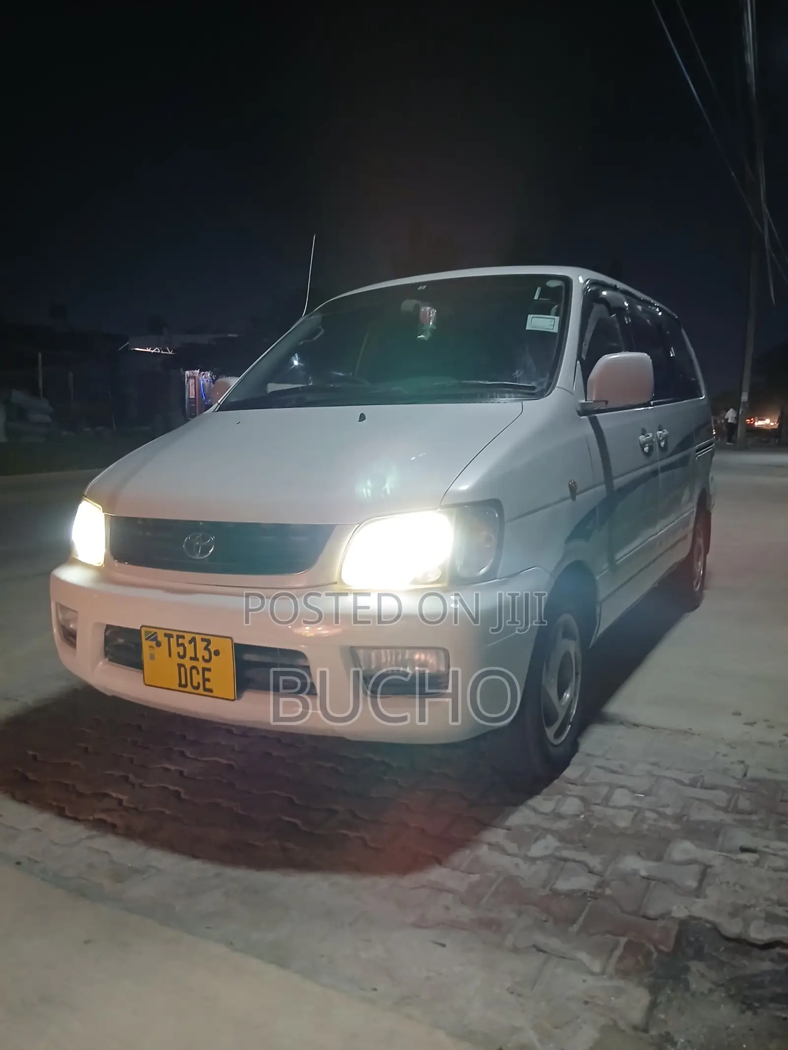 Toyota Noah 2001 Silver