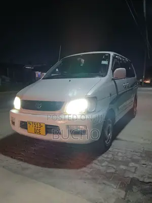 Toyota Noah 2001 Silver