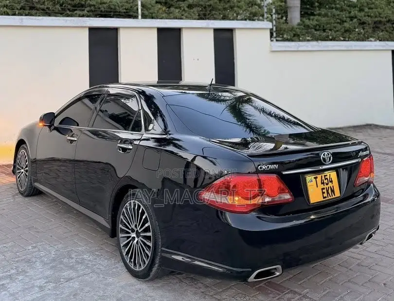 Toyota Crown 2010 Black