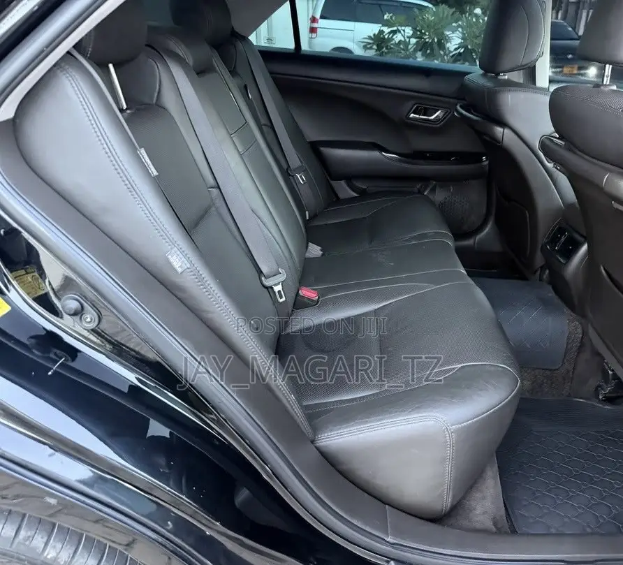 Toyota Crown 2010 Black
