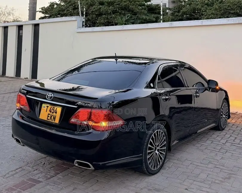 Toyota Crown 2010 Black