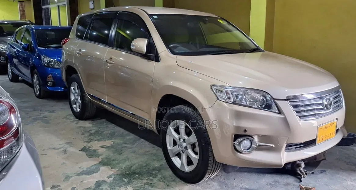 Toyota Vanguard 2012 Gold