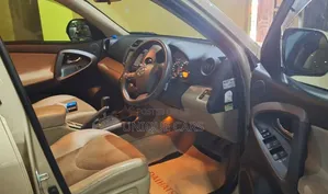 Toyota Vanguard 2012 Gold