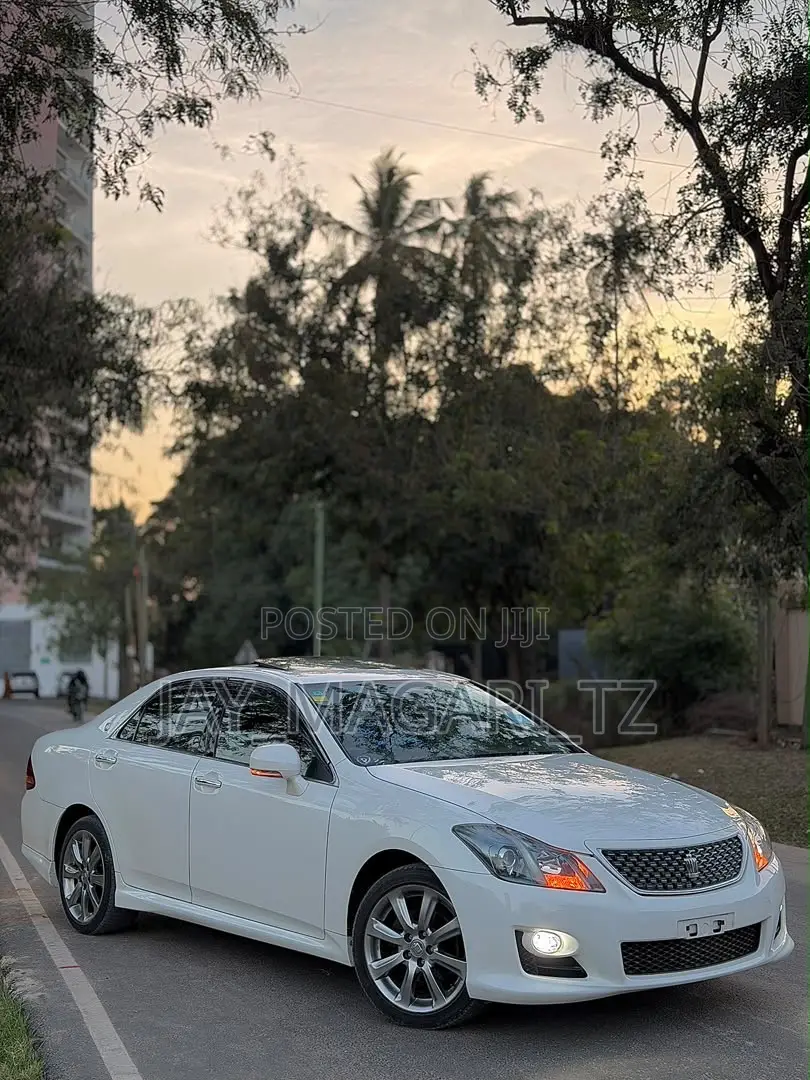 Toyota Crown 2009 White