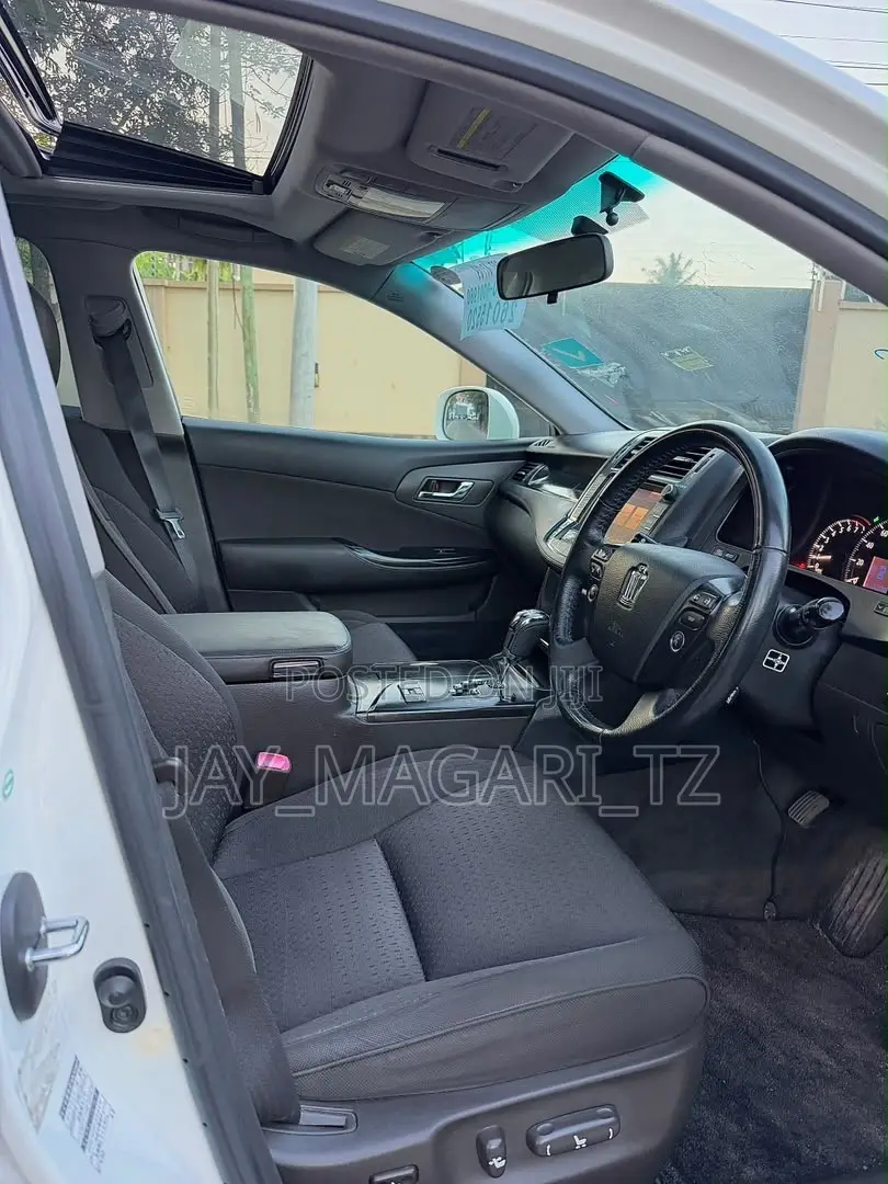 Toyota Crown 2009 White