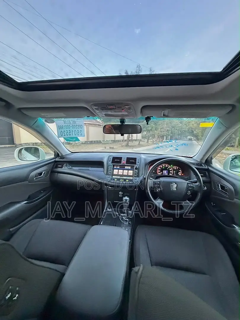 Toyota Crown 2009 White
