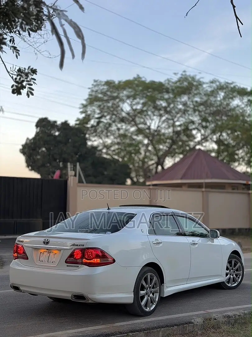 Toyota Crown 2009 White