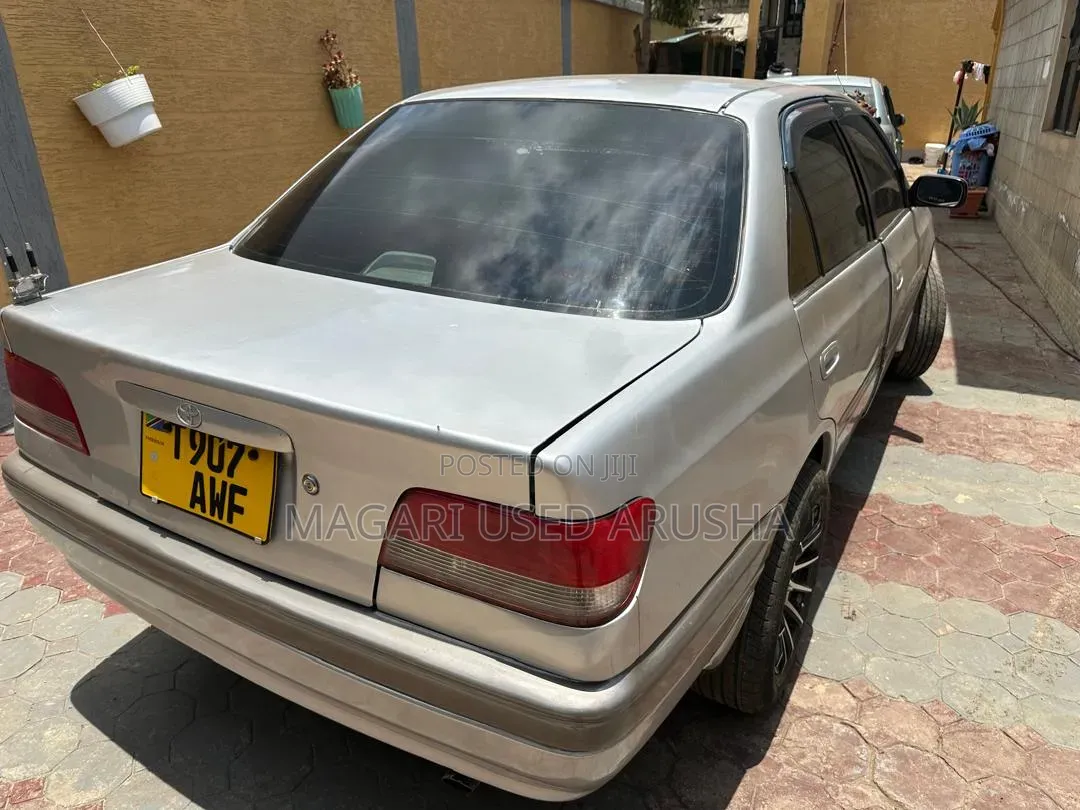 Toyota Carina 2000 Silver