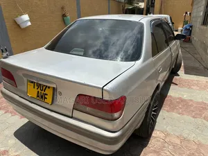 Toyota Carina 2000 Silver