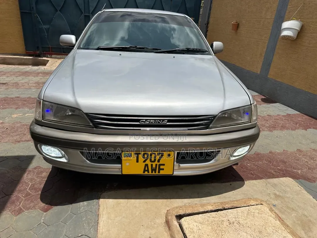 Toyota Carina 2000 Silver