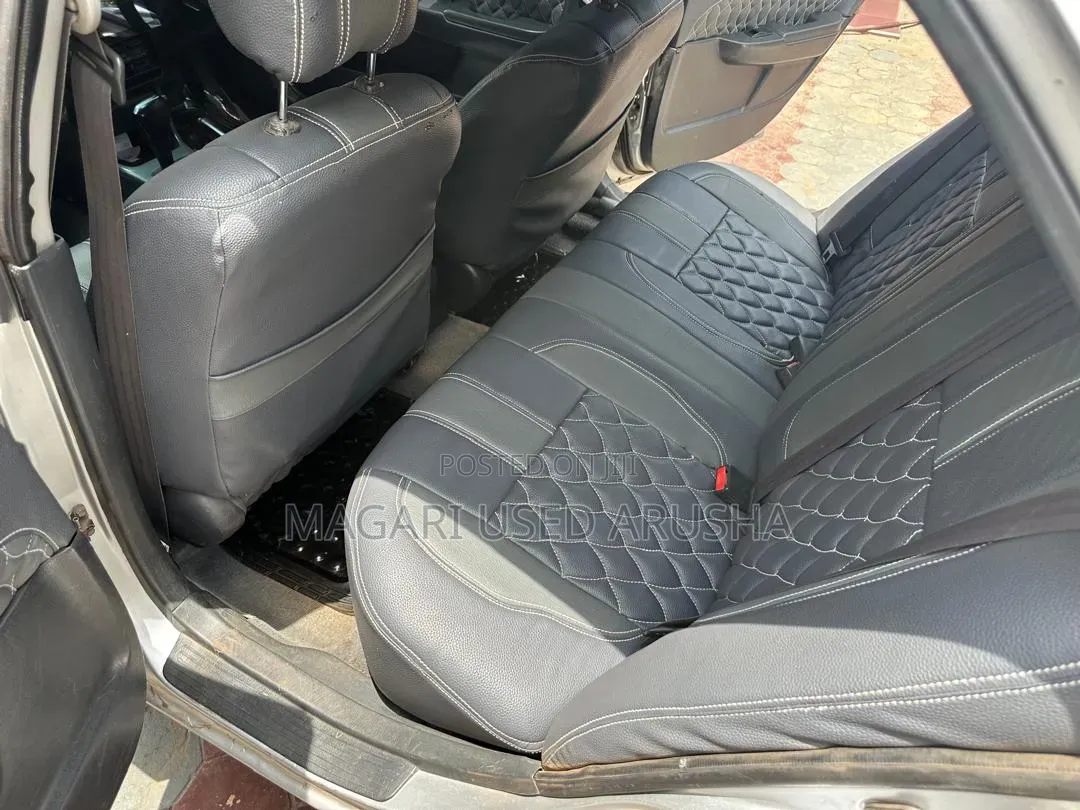 Toyota Carina 2000 Silver
