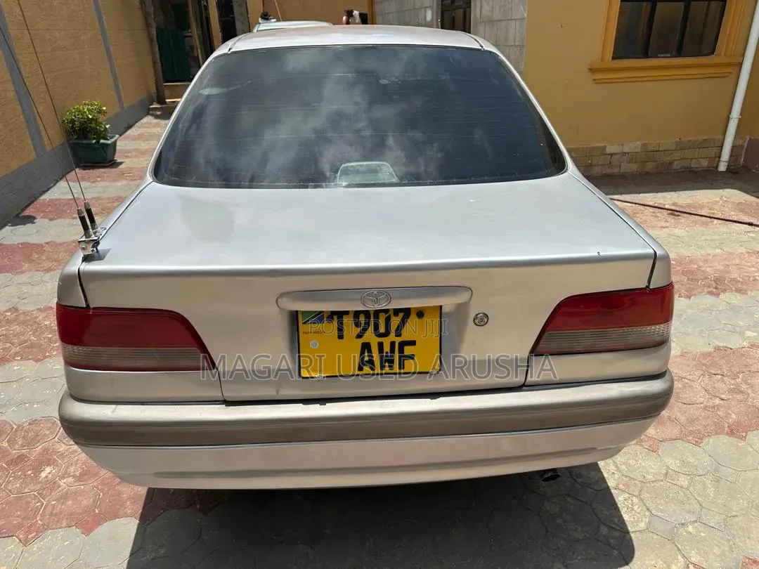 Toyota Carina 2000 Silver