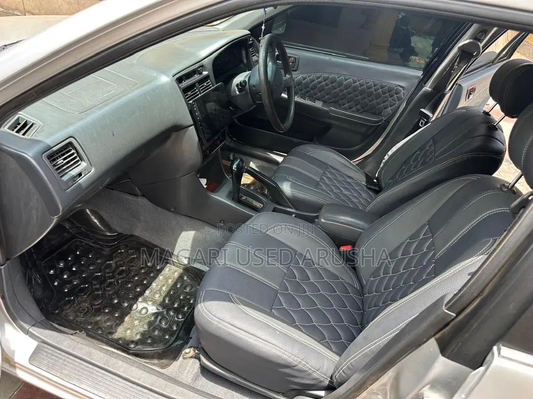 Toyota Carina 2000 Silver