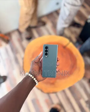 New Samsung Galaxy Z Fold4 256 GB Gray