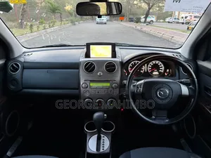 Mazda Verisa 2005