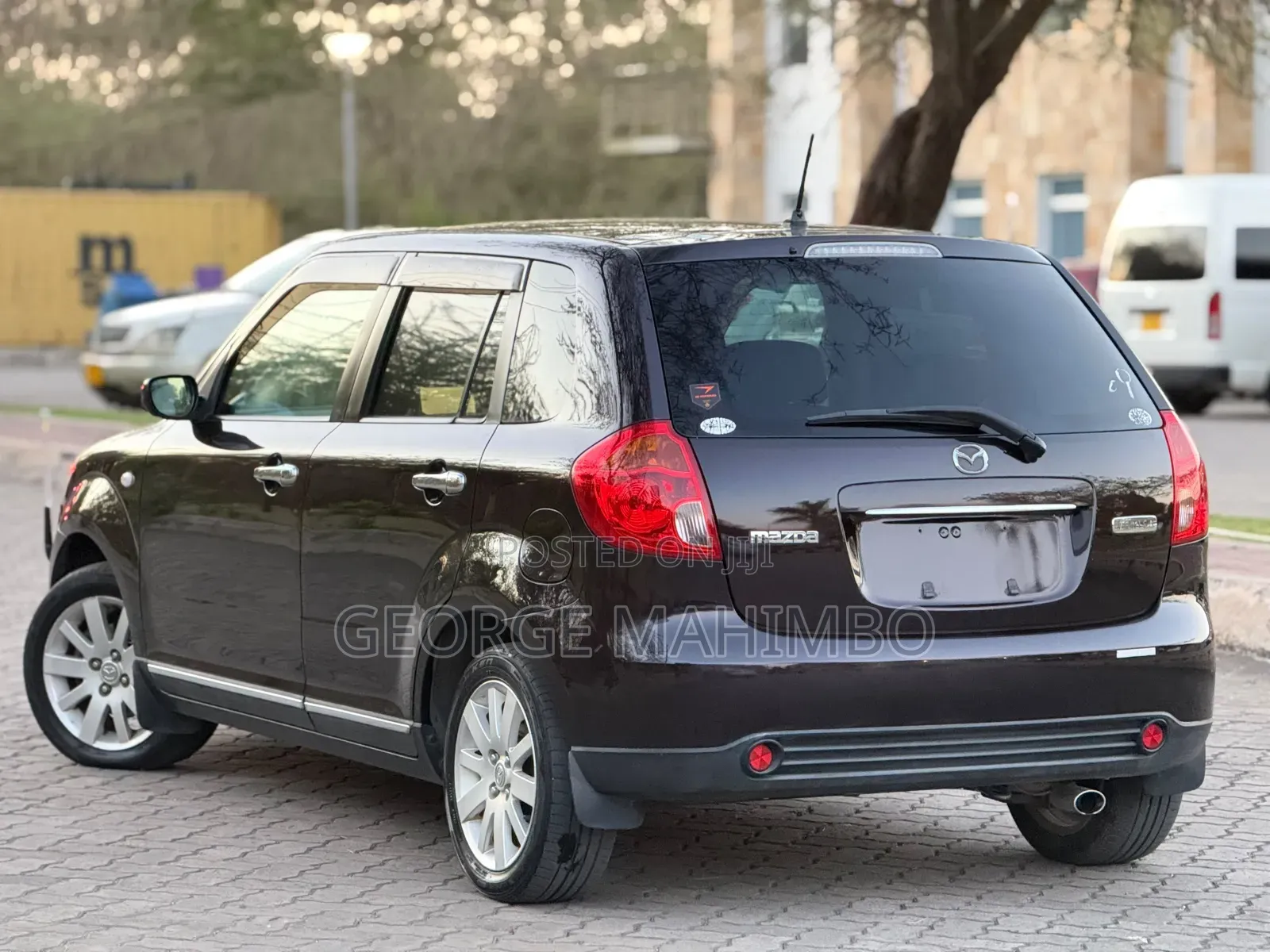 Mazda Verisa 2005