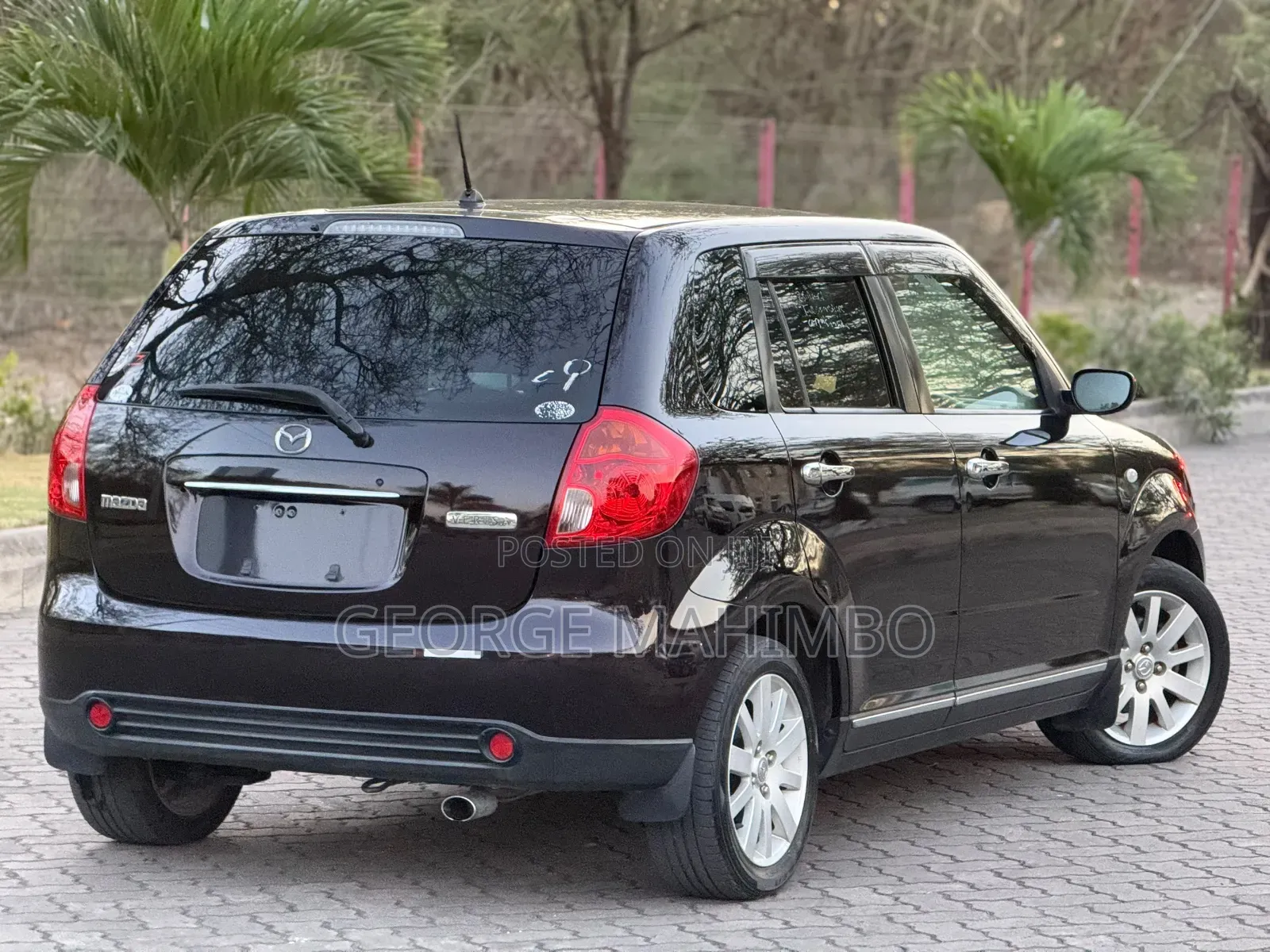 Mazda Verisa 2005