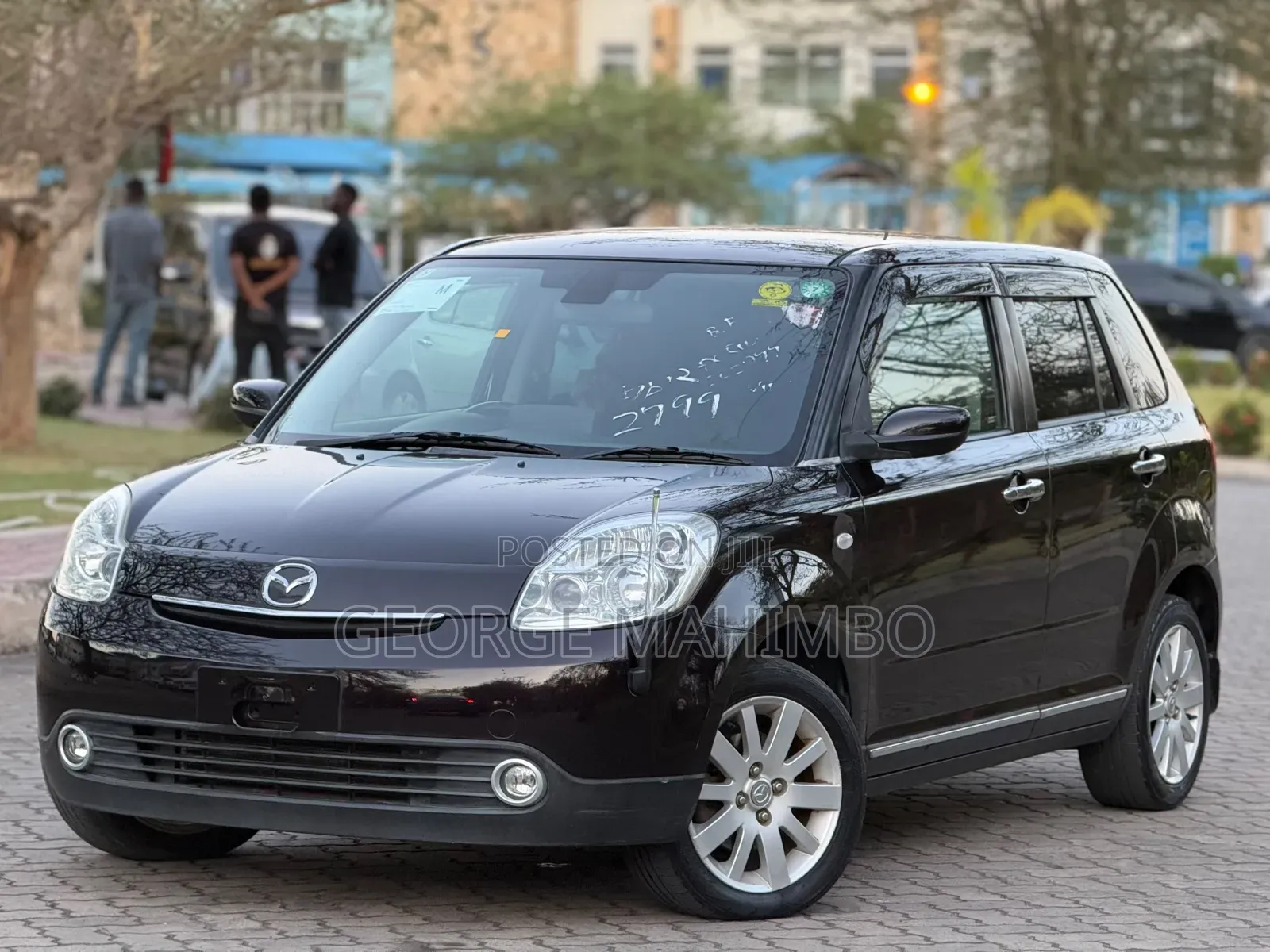 Mazda Verisa 2005