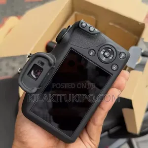 Canon Eos R100 Camera With Lens 18-45mm