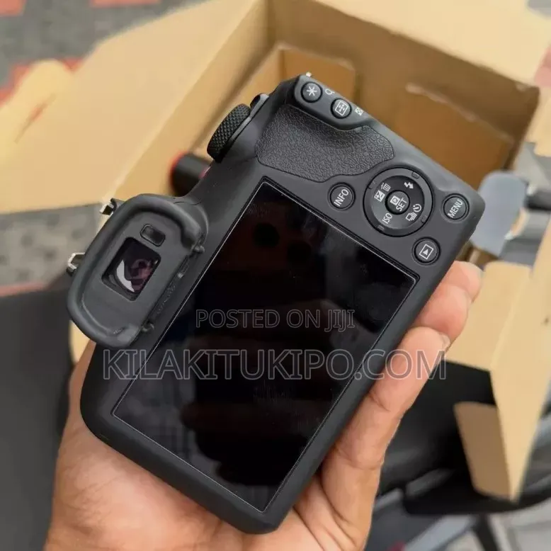 Canon Eos R100 Camera With Lens 18-45mm