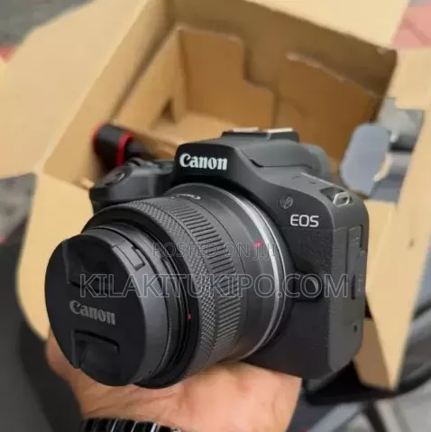 Canon Eos R100 Camera With Lens 18-45mm