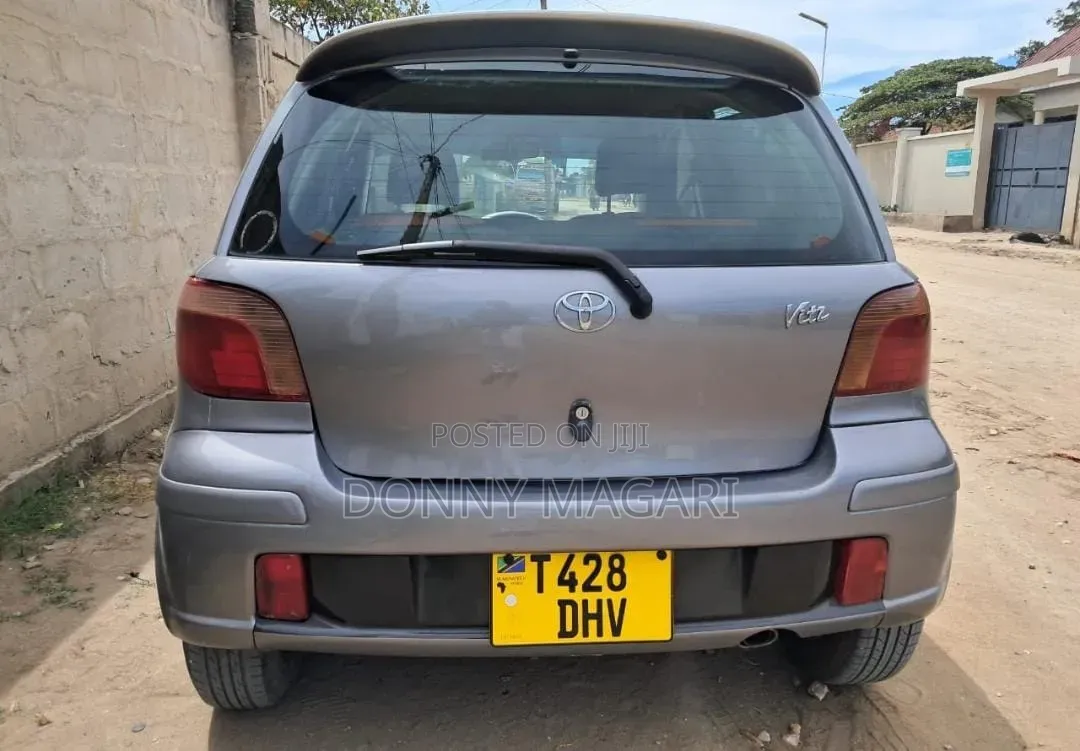 Toyota Vitz 2006 Gray