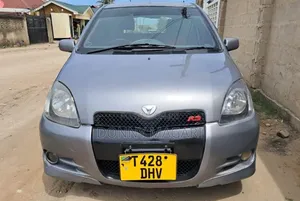 Toyota Vitz 2006 Gray