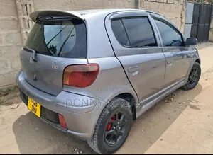 Toyota Vitz 2006 Gray