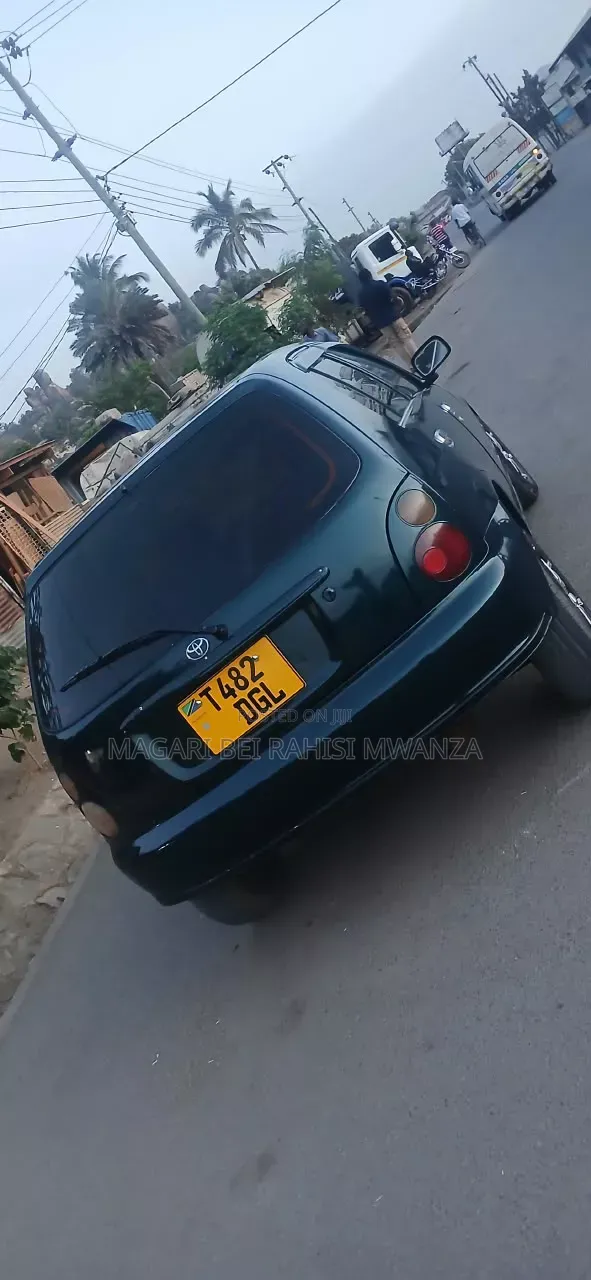 Toyota Starlet 2003 Beige