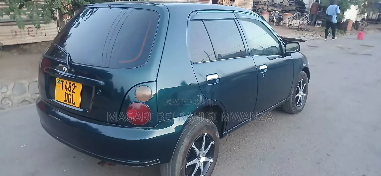 Toyota Starlet 2003 Beige