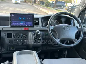 Toyota Quantum 2005 White