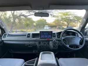 Toyota Quantum 2005 White