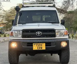 Toyota Land Cruiser 2010 Pearl