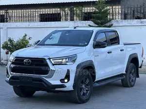 Toyota Hilux 2022 Off white
