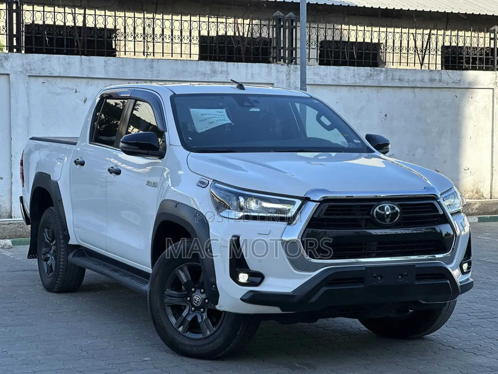 Toyota Hilux 2022 Off white