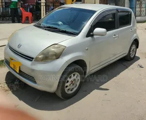Toyota Passo 2005 Gold