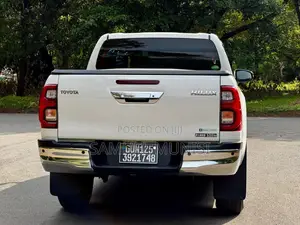 Toyota Hilux 2020 White